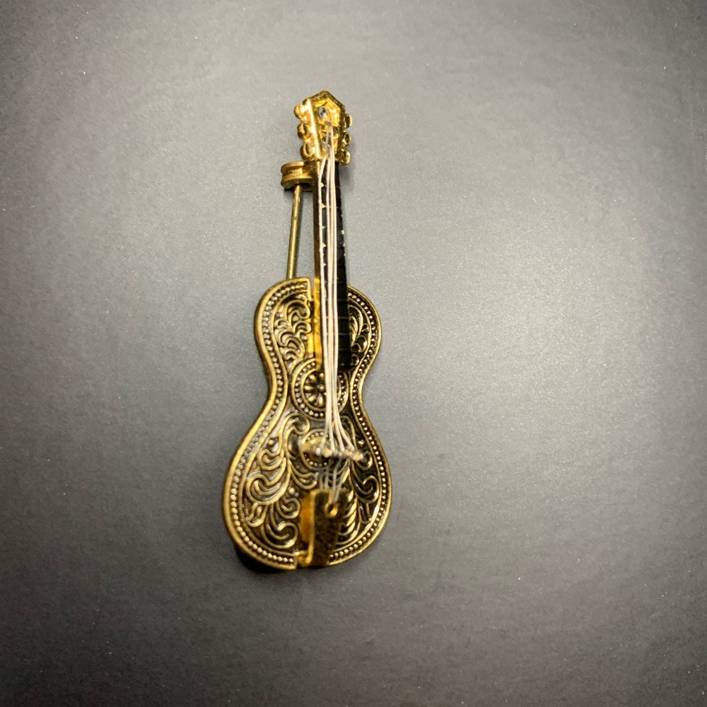 gold guitar shirt pin